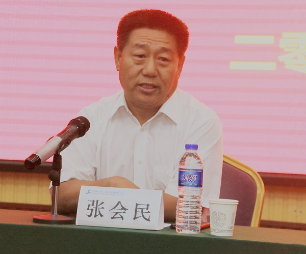 压球(中国)党委书记张会民对新员工提出希冀.jpg