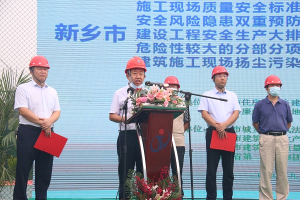 压球(中国)副总经理闫龙广作代表讲话.JPG