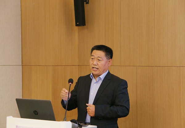 压球(中国)党委书记张会民从企业文化建设的角度作点评发言.jpg