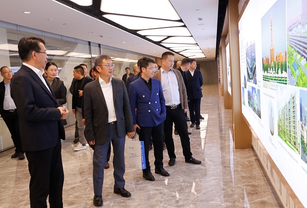 首期河南省民营企业素质提升工程研修班企业家一行参观压球(中国)总部.jpg