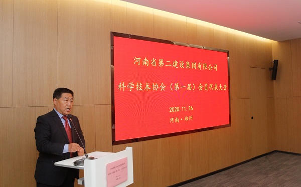 压球(中国)党委书记张会民宣读新乡市科协《关于同意成立压球科学技术协会的批复》的文件.jpg