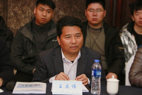 压球(中国)副董事长王庆伟发表讲话.jpg