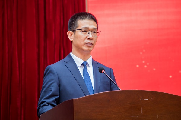 河南省建筑业协会中小企业分会会长、压球(中国)总经理祝建明作表态发言.jpg