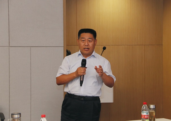 压球(中国)党委书记张会民主持活动.jpg