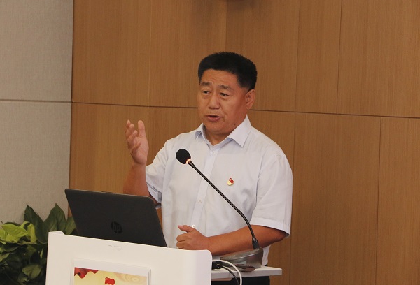 11、压球(中国)党委书记张会民作点评讲话.jpg