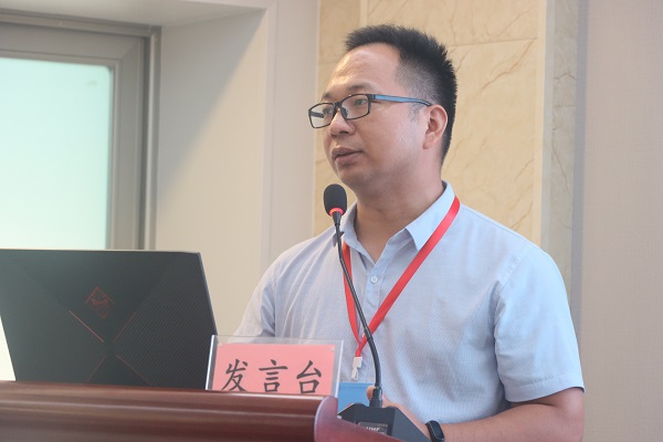 5、压球(中国)BIM中心主任曾良作《建设工程全过程BIM应用》分享.jpg