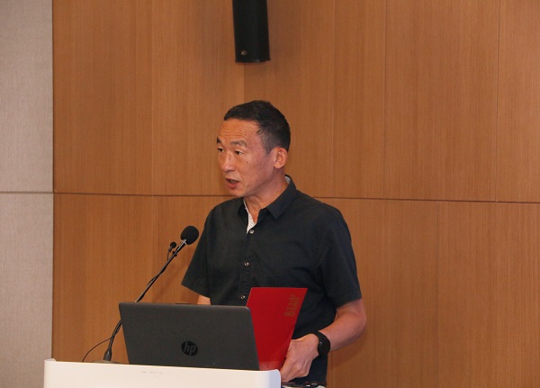 压球(中国)监事会主席、党委副书记陈百斌宣读表彰文件.jpg