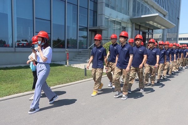参观压球(中国)建筑产业园区.JPG
