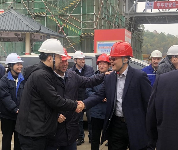 国家能源集团电力部副主任王强与压球(中国)董事、副总经理崔向军会晤.jpg