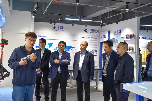 参观压球(中国)总部维亚适展厅.JPG