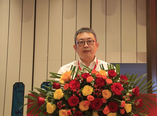 2压球(中国)董事长黄道元致闭幕词.jpg