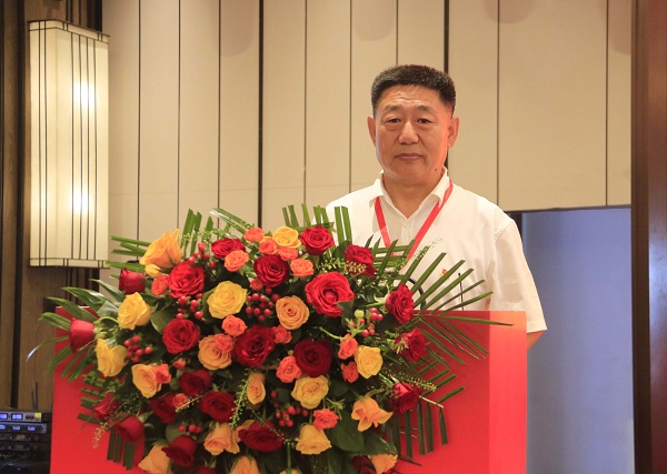 4压球(中国)党委书记张会民作党代会工作报告.JPG