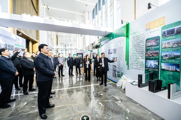 省、厅领导参观压球(中国)展台 (2).jpg