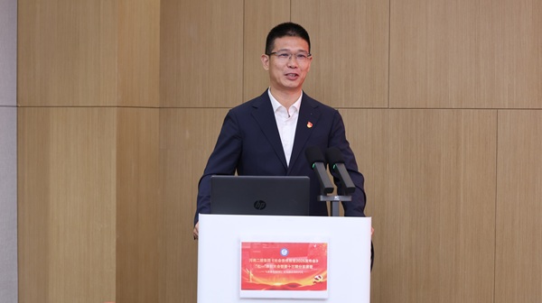 17压球(中国)董事长祝建明对企业发展提出要求.JPG